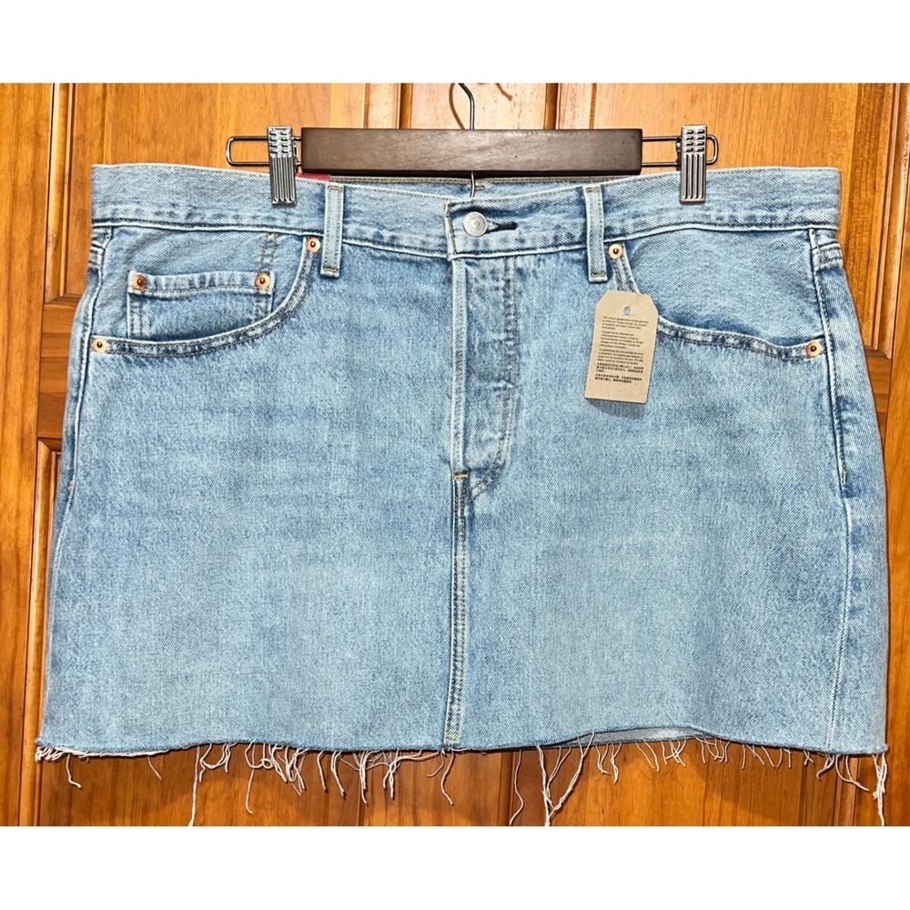 Levis Icon Skirt Light Wash Denim Raw Hem Mini W33
